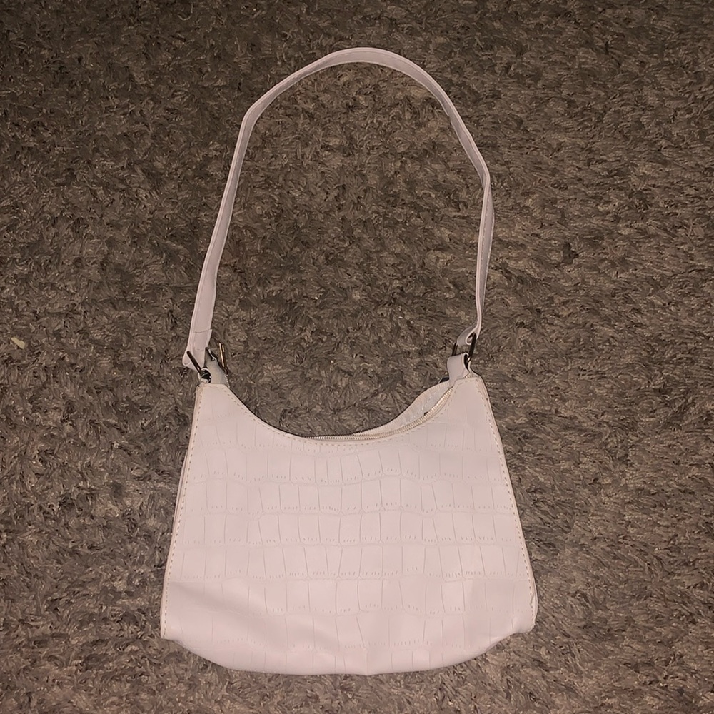 White shoulder bag
